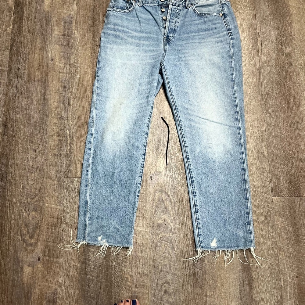Women's Light Blue Frayed Hem Jeans